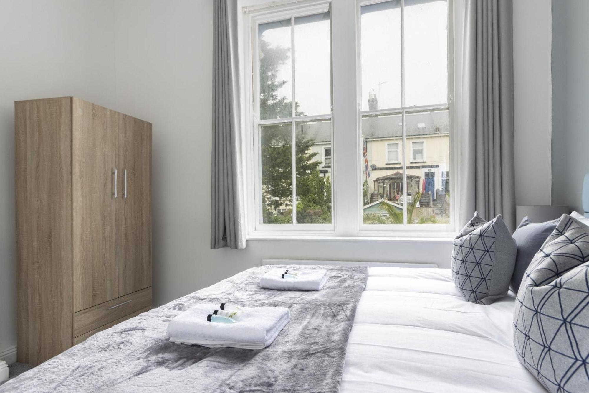 Ferienwohnung Alexandra - Large 3 Bed Perfect For Contractors, Free Parking, Fast Wifi And Great Value! Plymouth Exterior foto